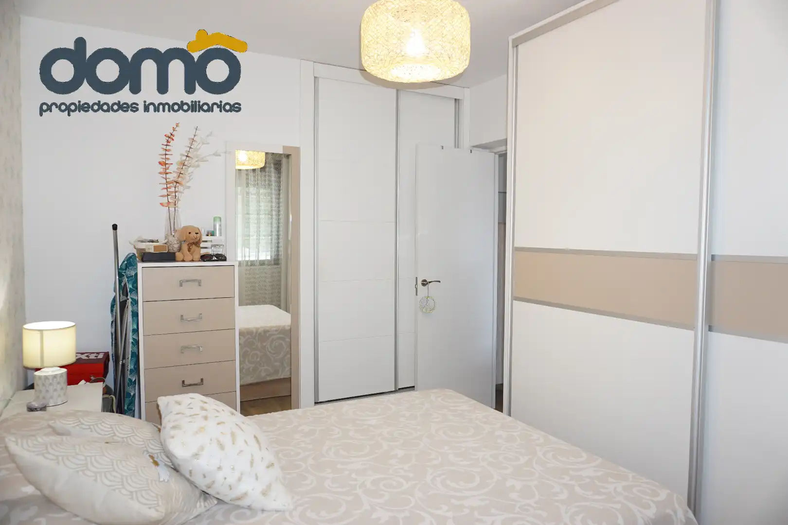 Habitación de Piso en venta en Almería con Aire acondicionado, Terraza y Piscina comunitaria