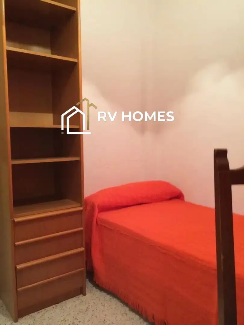 Habitación de Piso de alquiler en Cáceres con Terraza y Amueblado