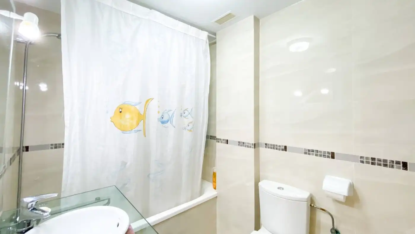 Bathroom of Flat for rent in Málaga  with Air Conditioner, Heating and Parquet flooring