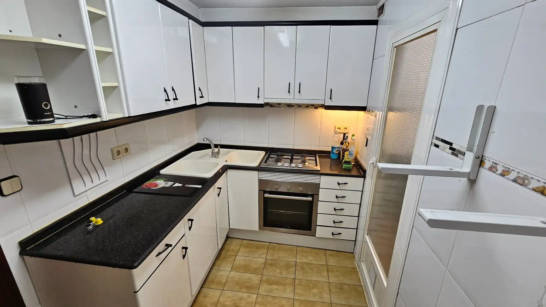 Cocina de Piso en venta en Santa Coloma de Gramenet con Aire acondicionado y Horno