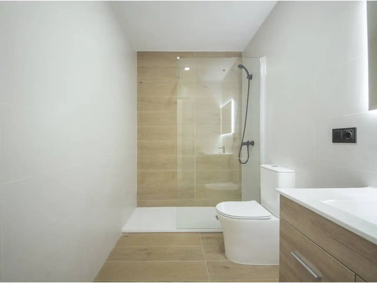 Baño de Piso en venta en Móstoles con Aire acondicionado, Parquet y Amueblado