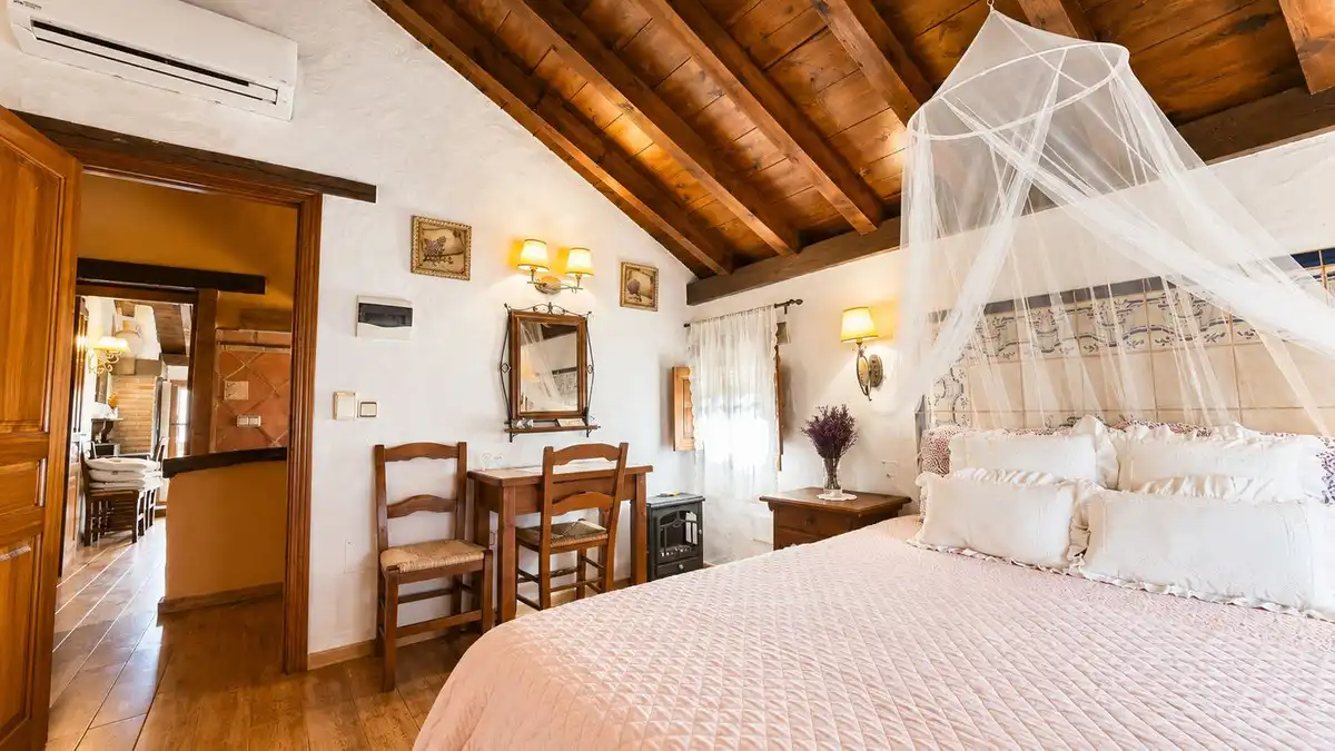 Dormitori de Finca rústica en venda en Cártama amb Aire condicionat, Jardí privat i Terrassa
