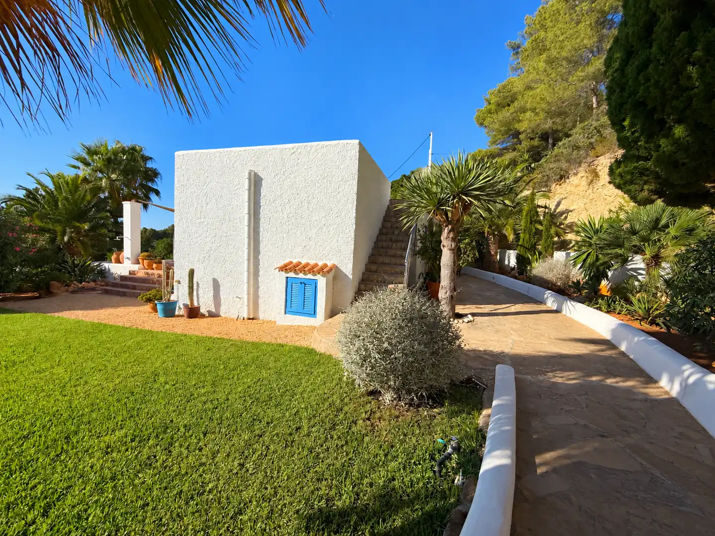 Vista exterior de Casa adosada en venda en Santa Eulària des Riu amb Aire condicionat, Calefacció i Jardí privat