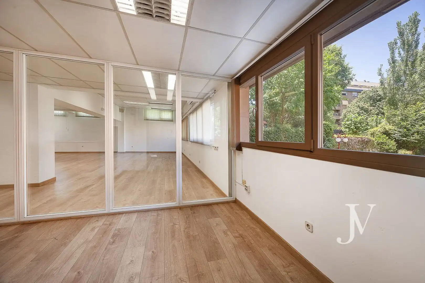 Office for sale in Madrid  with Air Conditioner, Heating and Internet