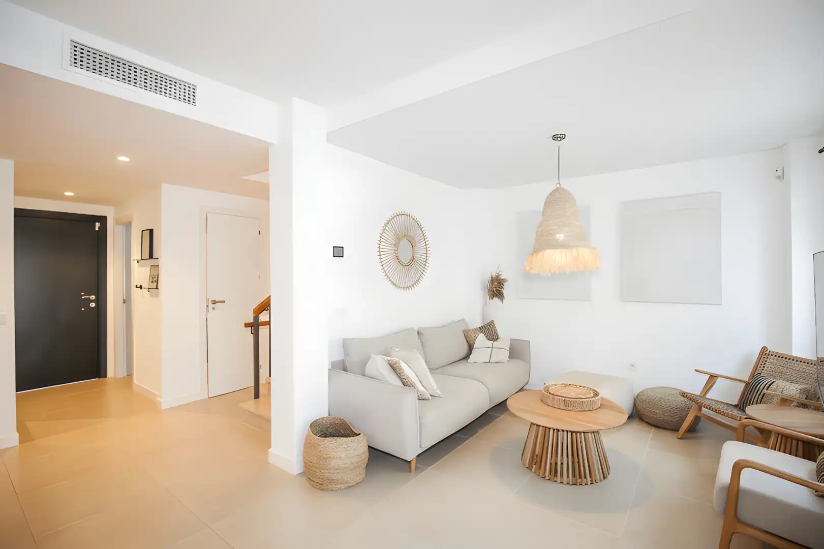 Sala de estar de Casa adosada en venta en Estepona con Aire acondicionado, Terraza y Piscina