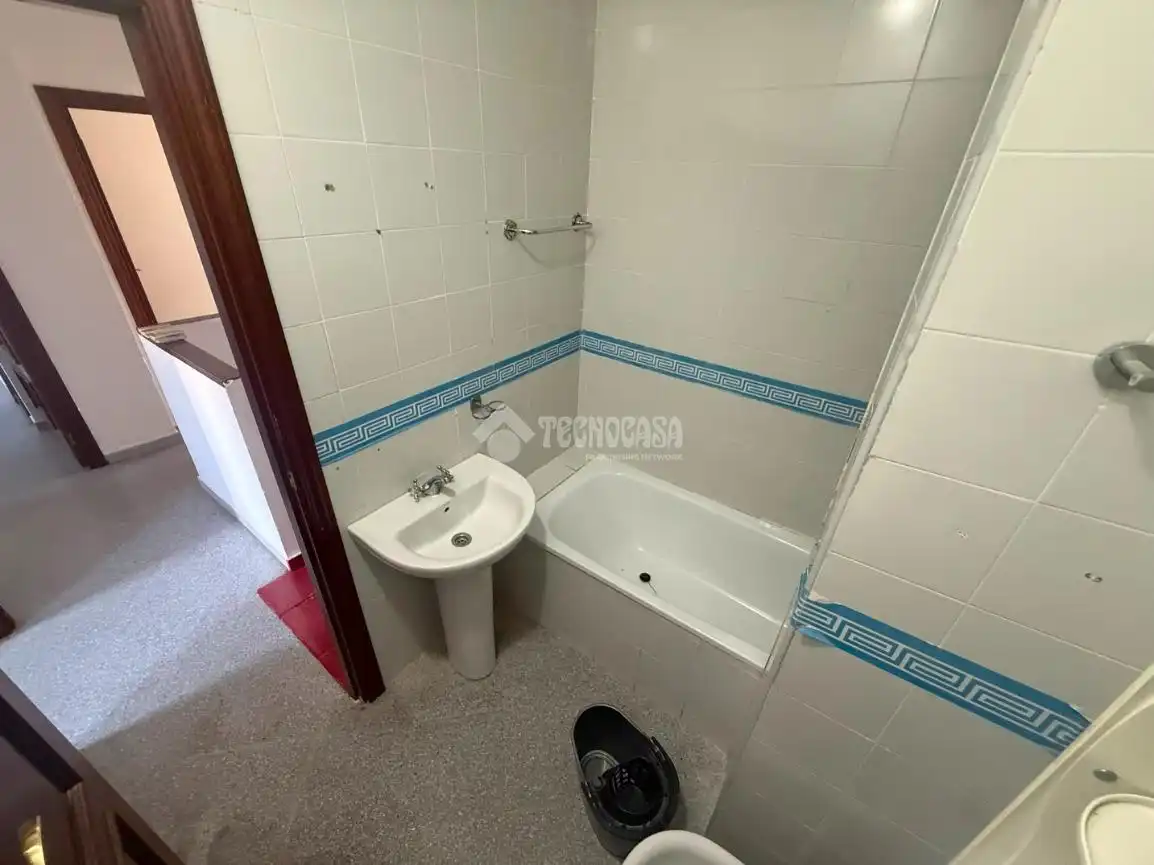 Bathroom of Detached homes for sale in Badajoz