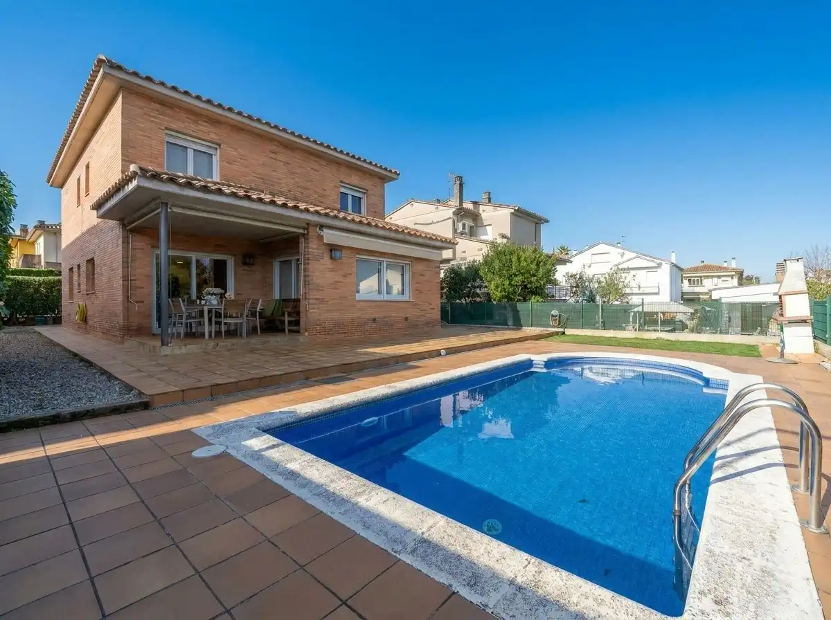 Piscina de Casa o chalet en venta en Quart con Aire acondicionado, Calefacción y Piscina