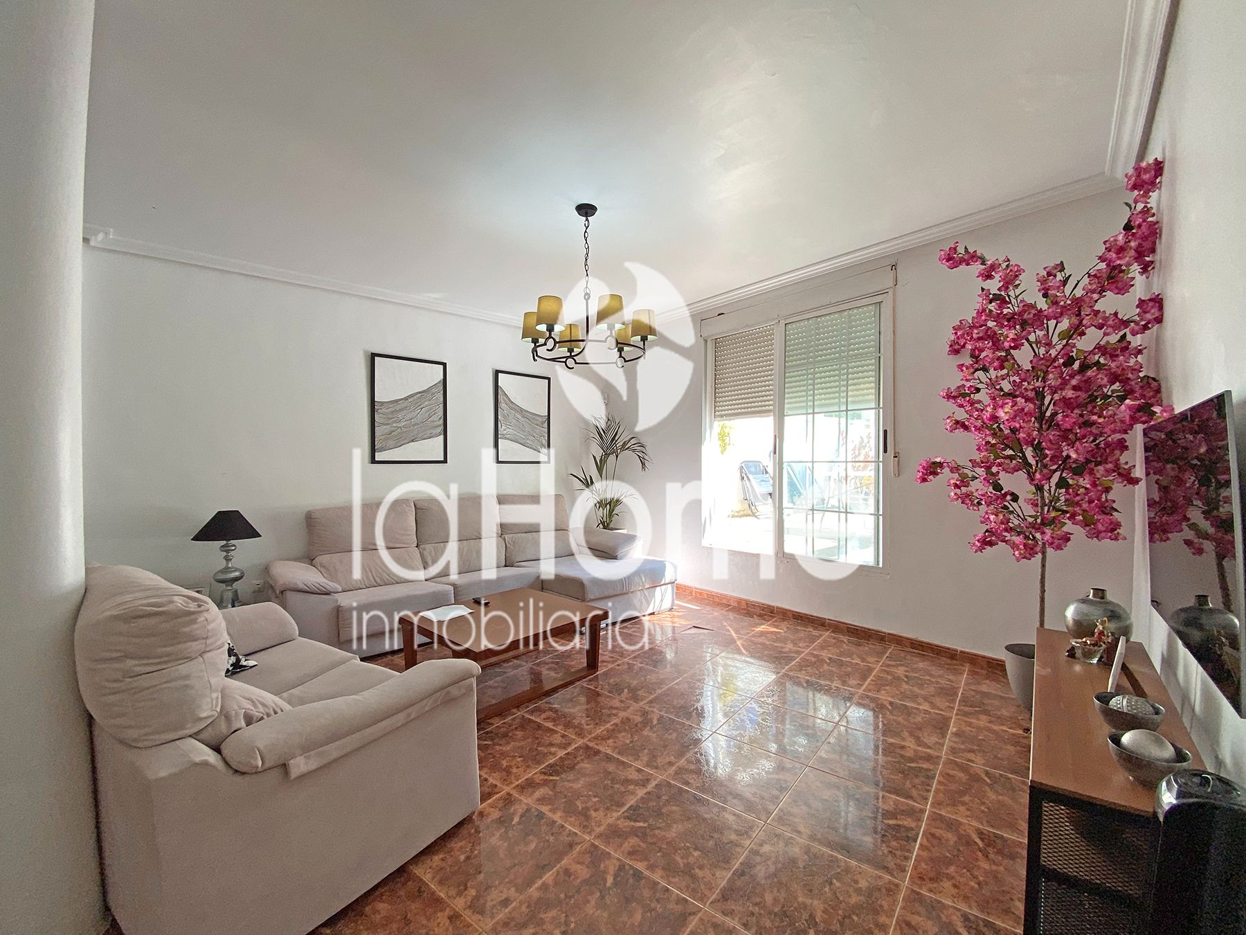 Sala d'estar de Casa o xalet en venda en Torrent amb Jardí privat, Terrassa i Forn