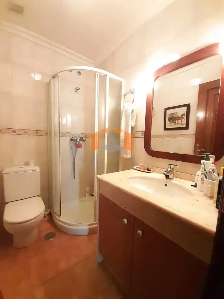 Baño de Piso en venta en Vigo  con Calefacción, Parquet y Trastero