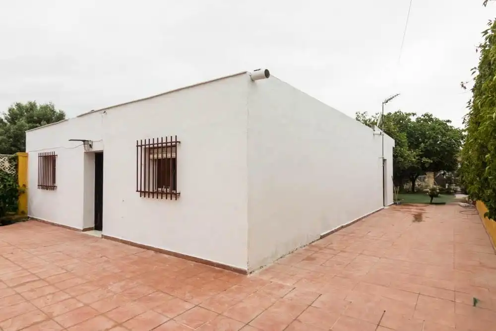 Vista exterior de Finca rústica en venda en El Puerto de Santa María amb Jardí privat i Traster