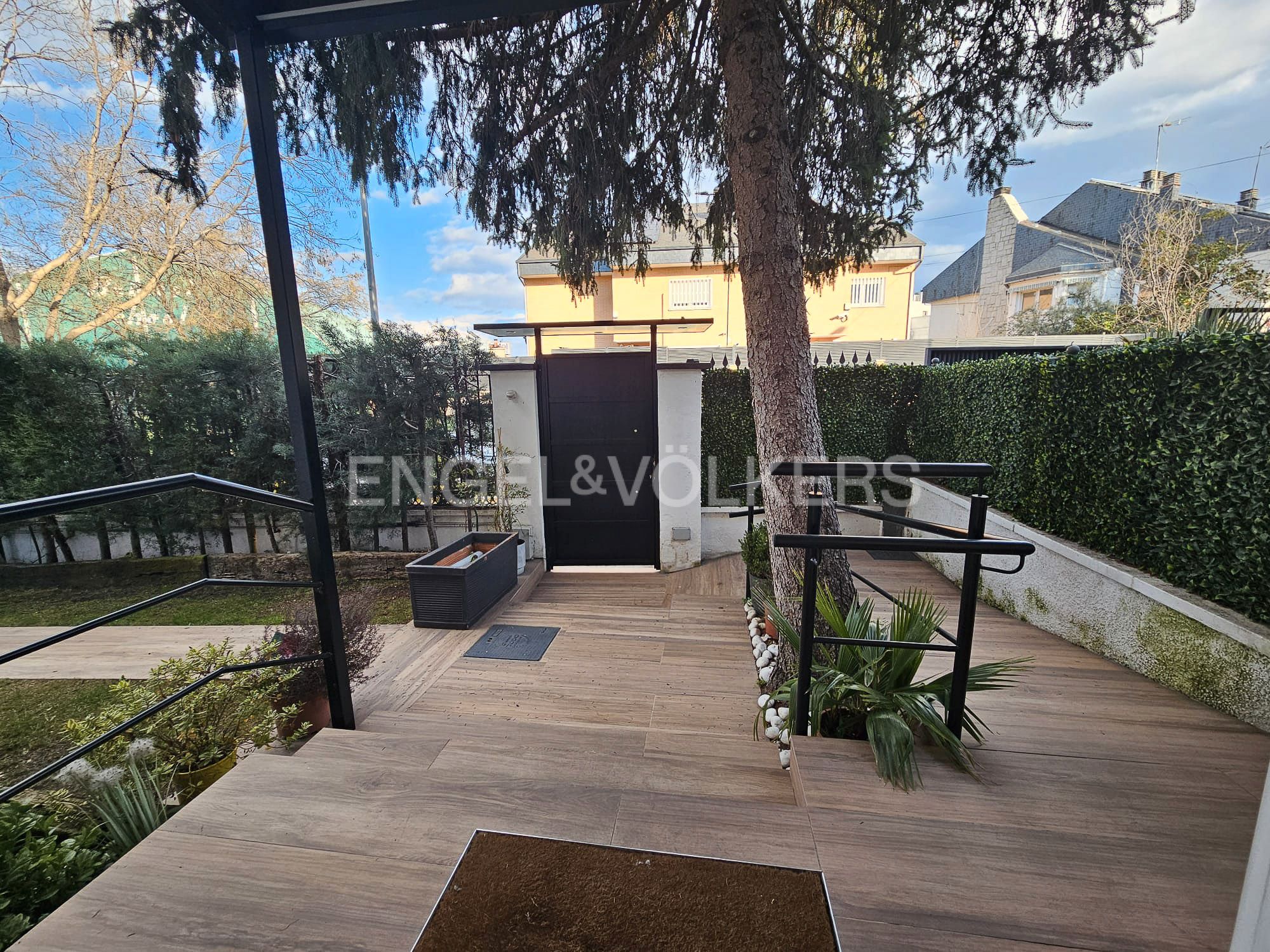 Terrace of Single-family semi-detached for sale in  Madrid Capital  with Air Conditioner, Heating and Private garden