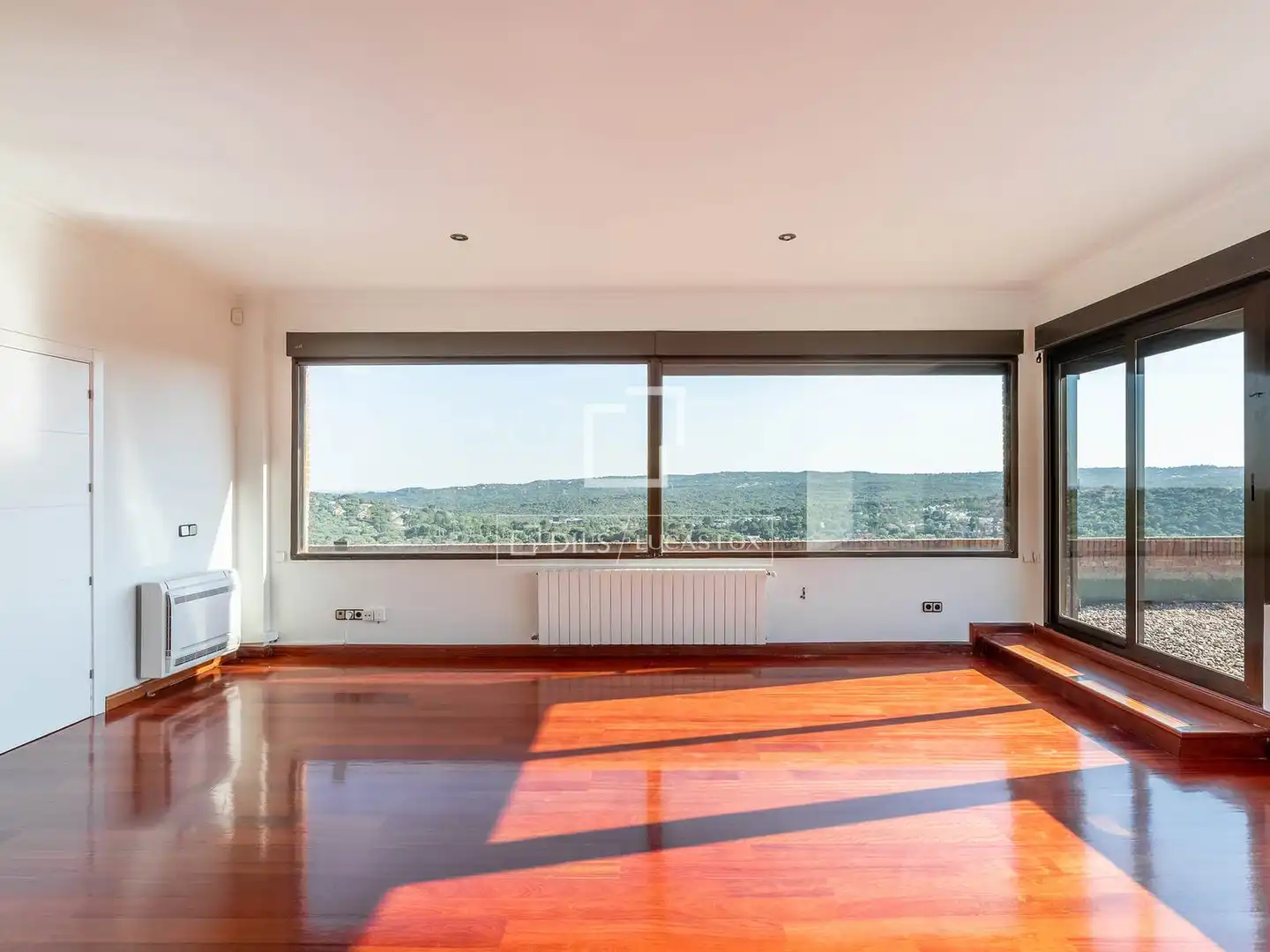 Living room of Houses for sale in Galapagar  with Air Conditioner, Private garden and Storage room