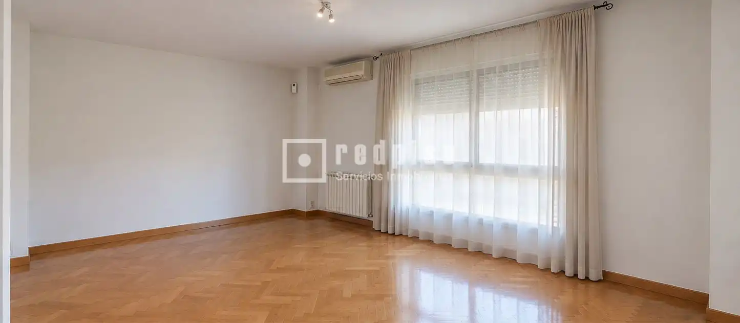 Flat with garden for sale in de Miguel de Unamuno