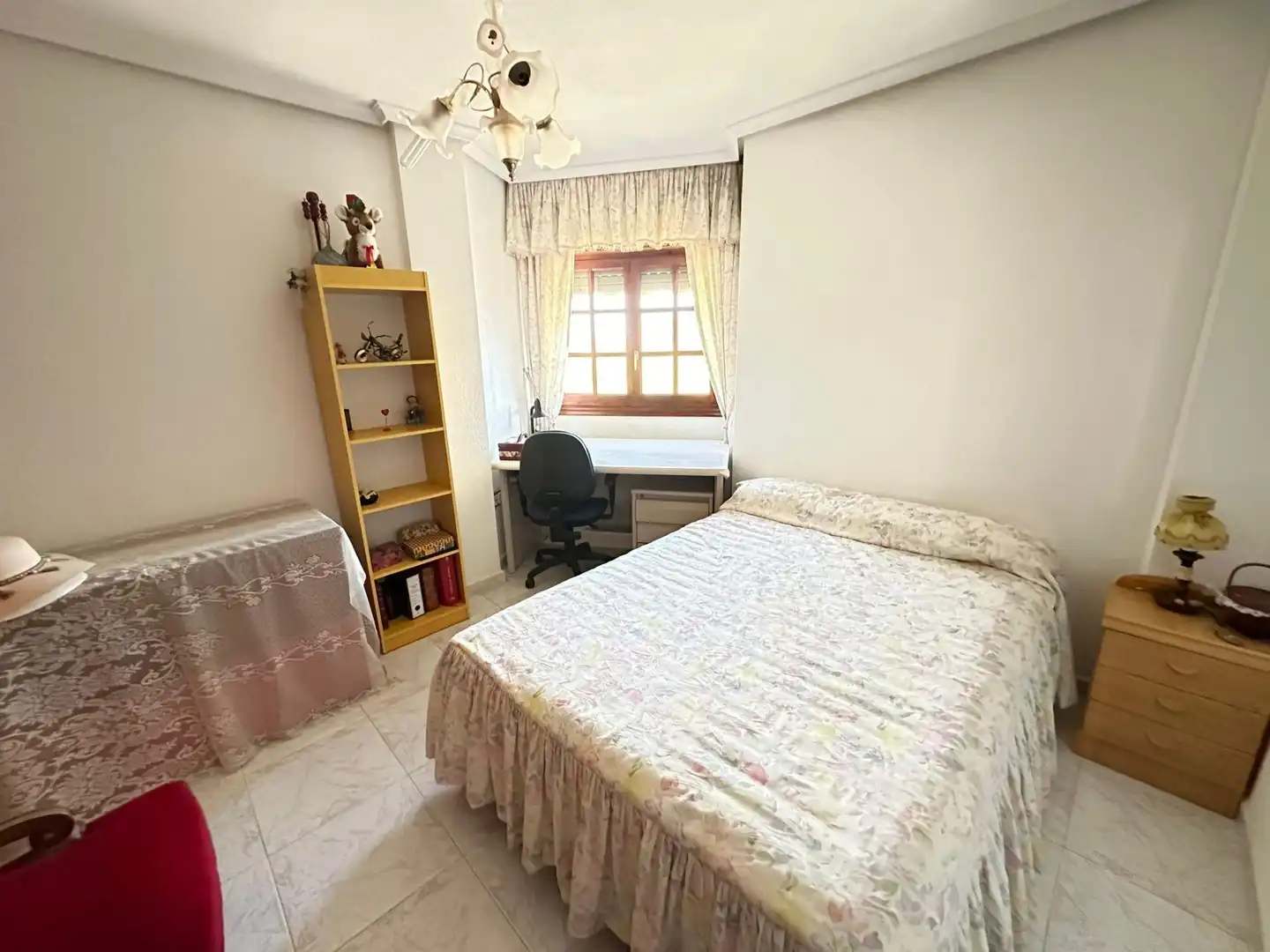 Dormitori de Casa o xalet en venda en Alicante / Alacant amb Jardí privat, Terrassa i Traster