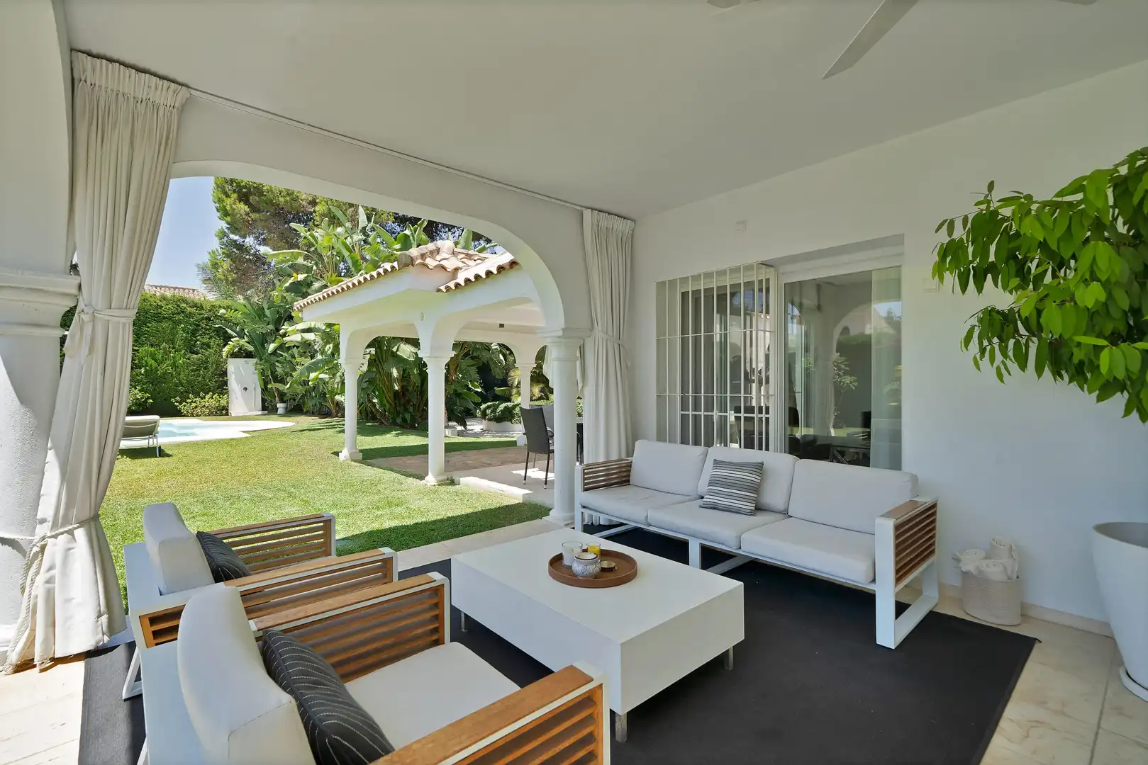 Terrassa de Casa o xalet de lloguer en Estepona amb Aire condicionat, Calefacció i Jardí privat