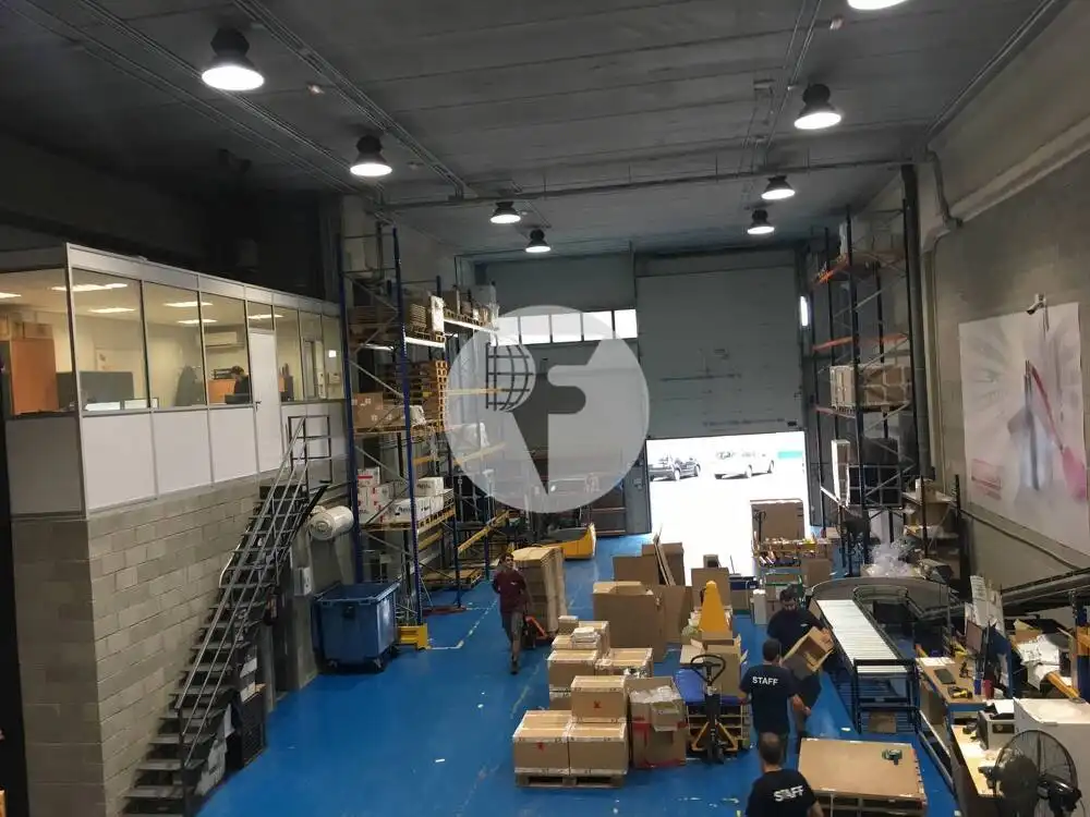 Nave industrial de alquiler en Cornellà de Llobregat