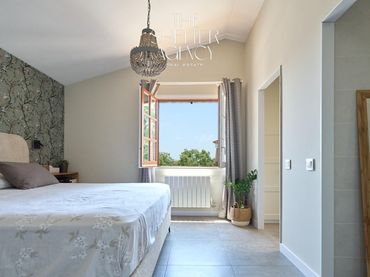 Semi-detached house with balcony for sale in EIXIMENIS