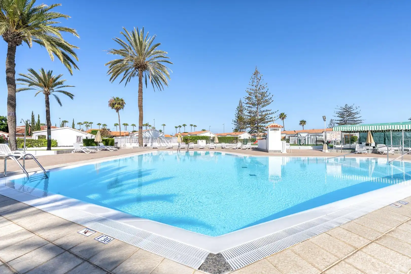 Piscina de Casa adosada en venta en San Bartolomé de Tirajana con Terraza, Amueblado y Piscina comunitaria