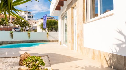 HERMOSA VILLA CON 5 DORMITORIOS Y FANTÁSTICAS VISTAS AL CAMPO DE GOLF LA MARQUESA! Sueña con una villa espaciosa y lista para entr, imatge 3