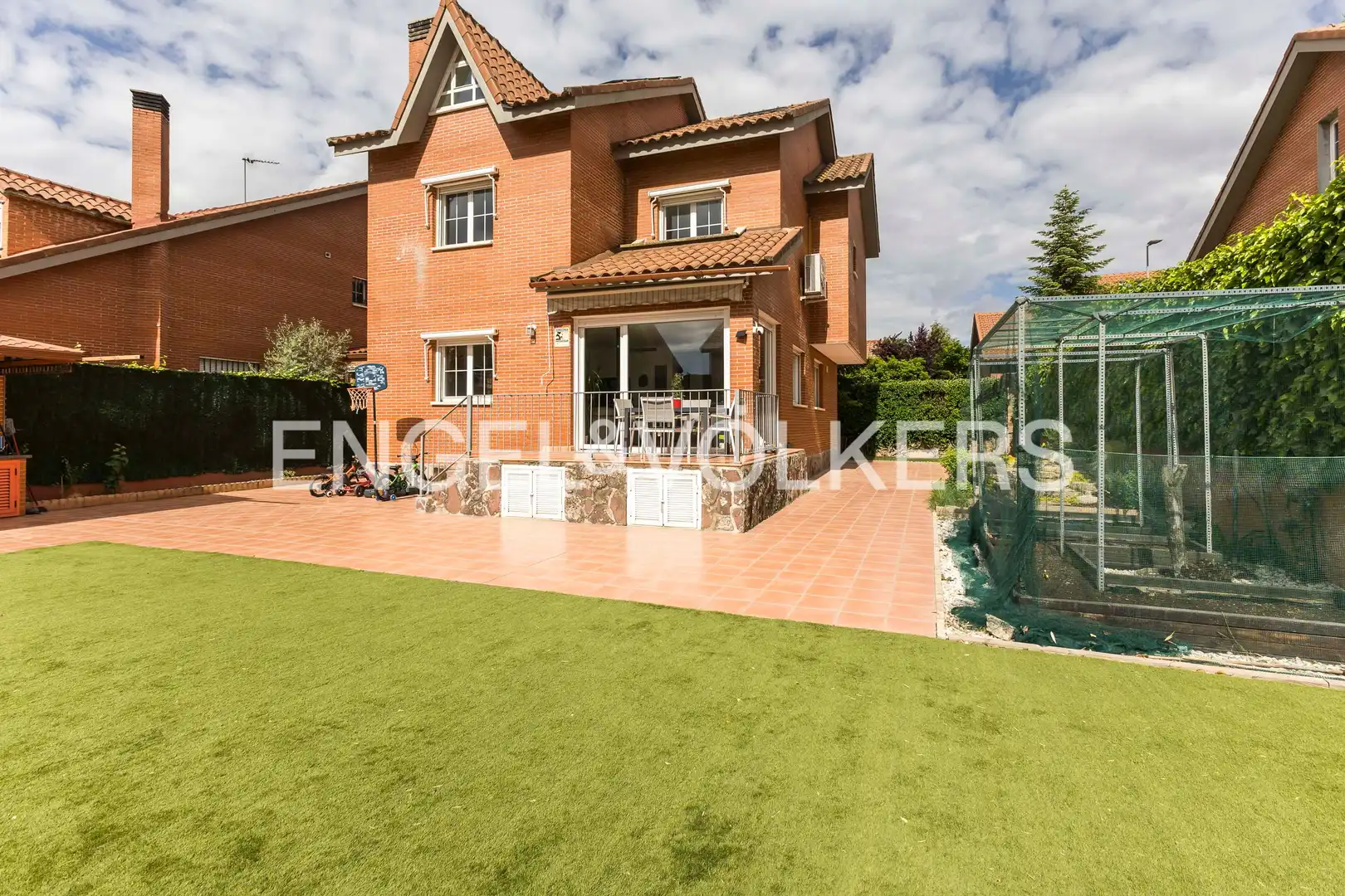 Vista exterior de Casa o chalet en venta en Rivas-Vaciamadrid con Aire acondicionado, Calefacción y Jardín privado