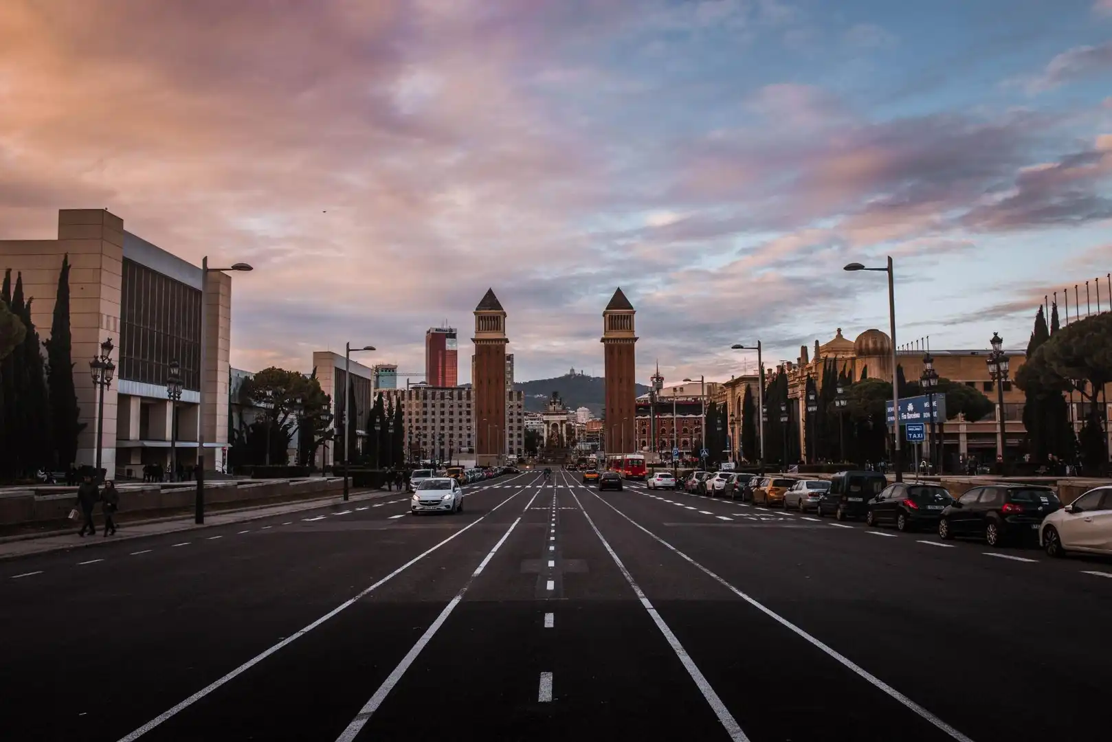 Vista exterior de Edifici en venda en Barcelona