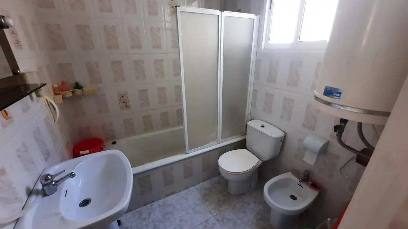 Badezimmer von Maisonette zum Verkauf in La Ràpita mit Klimaanlage und Terrasse