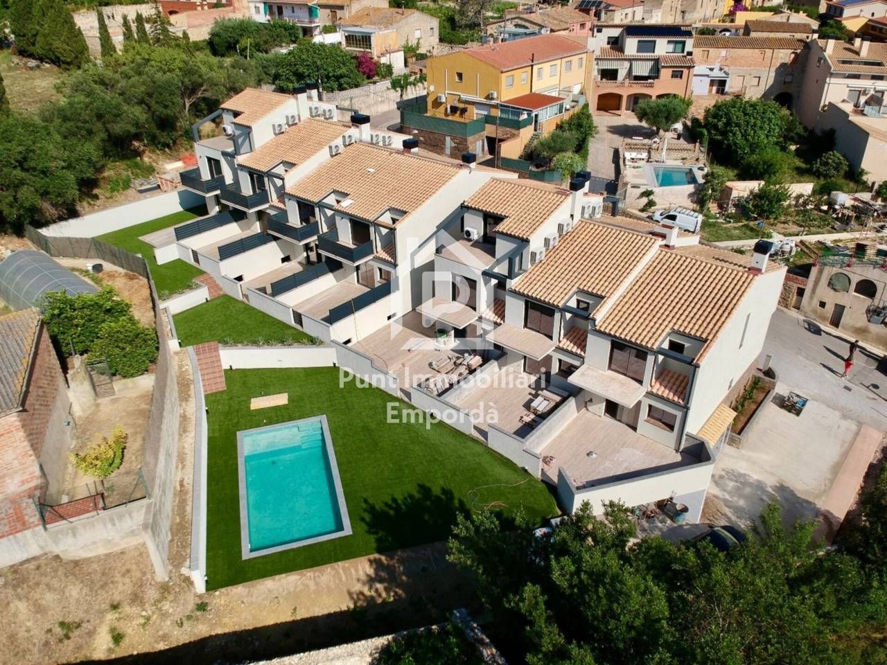 Vista exterior de Casa o xalet en venda en Llers amb Calefacció, Jardí privat i Terrassa