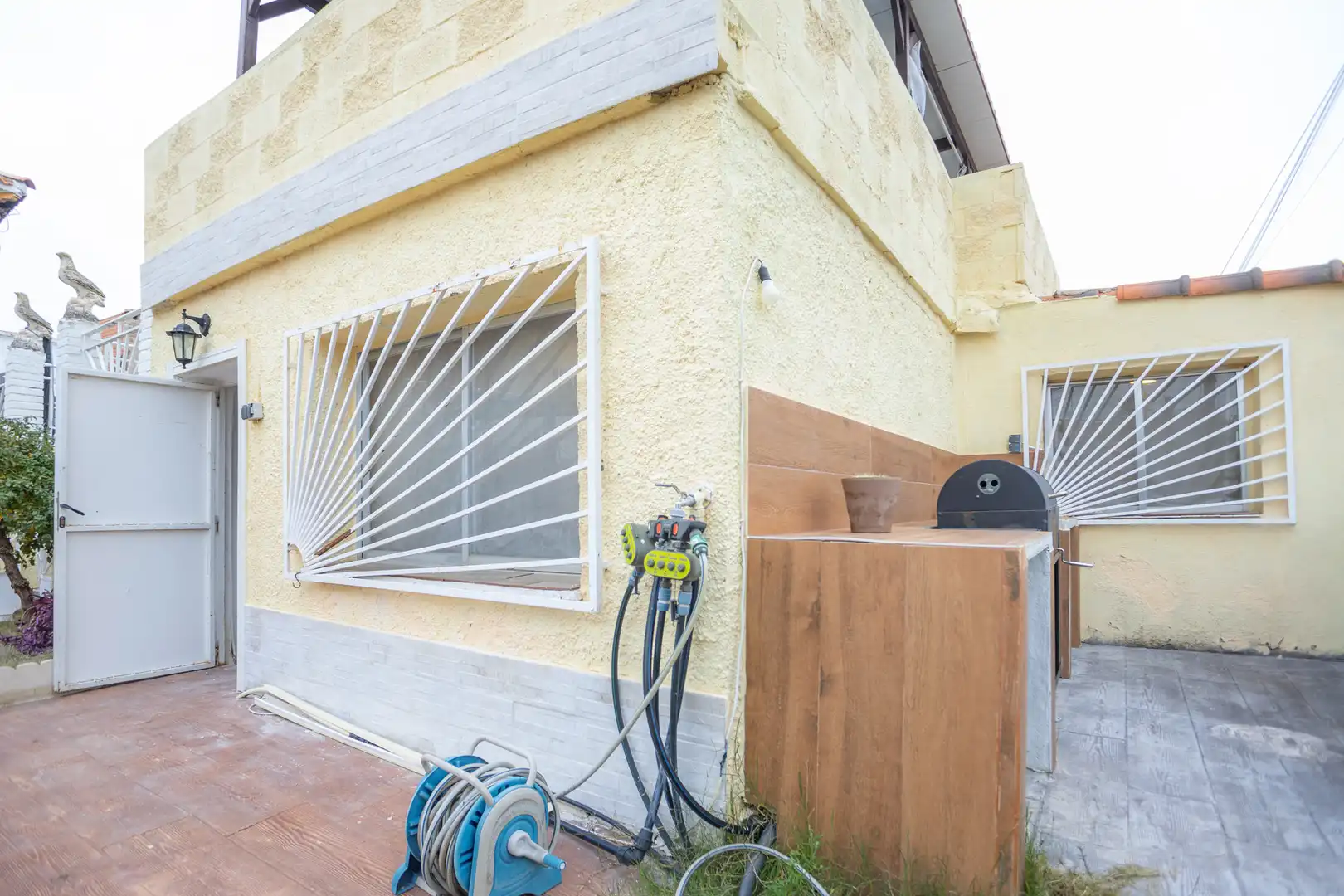 Vista exterior de Casa o chalet en venta en Casarrubios del Monte con Aire acondicionado, Calefacción y Jardín privado