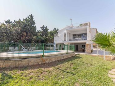 Villa avec balcon à vendre à MAR ROJA