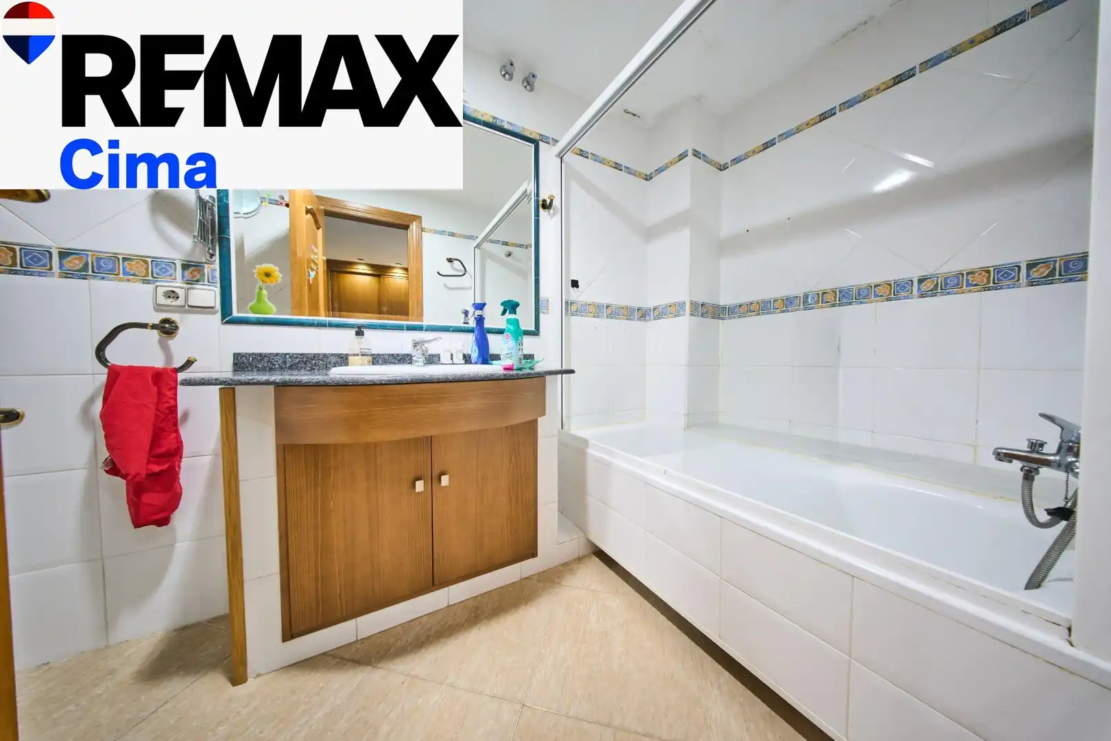 Baño de Piso en venta en Baza, Granada