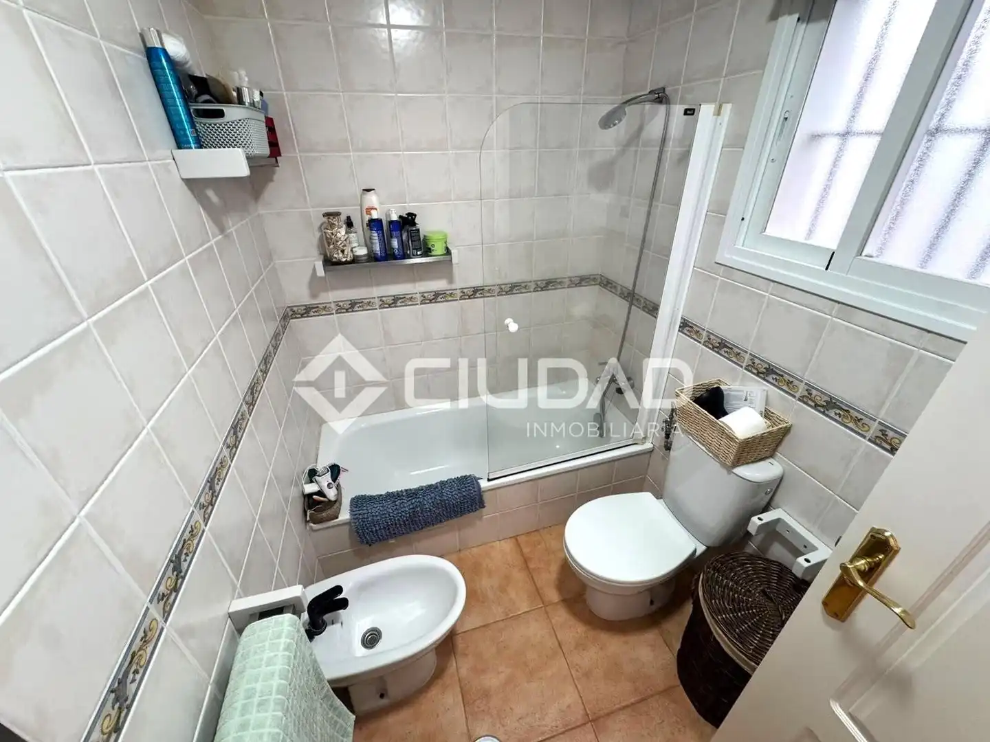 Baño de Piso en venta en Sanlúcar de Barrameda con Aire acondicionado, Jardín privado y Amueblado
