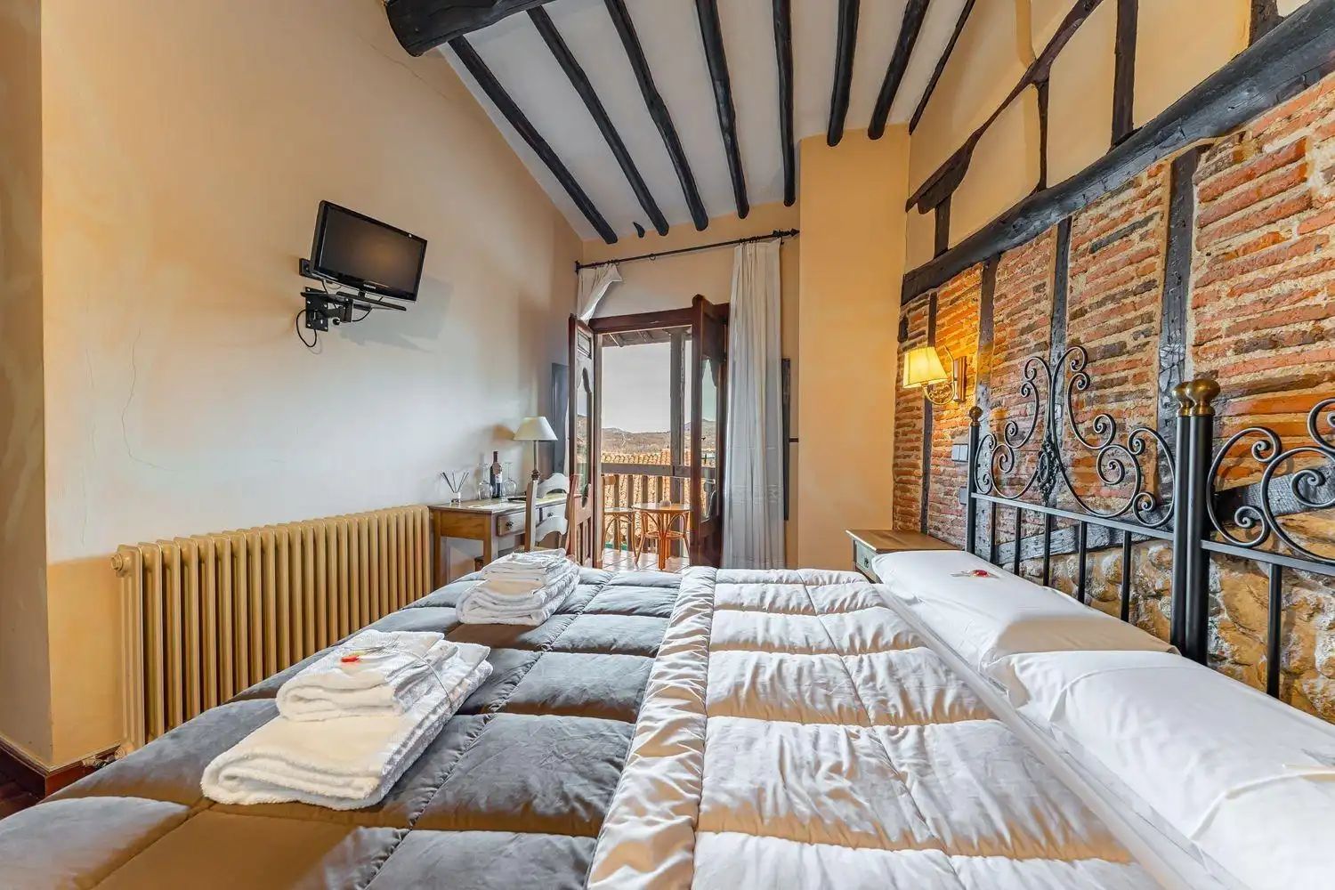 Dormitori de Finca rústica en venda en Candelario amb Calefacció, Jardí privat i Terrassa