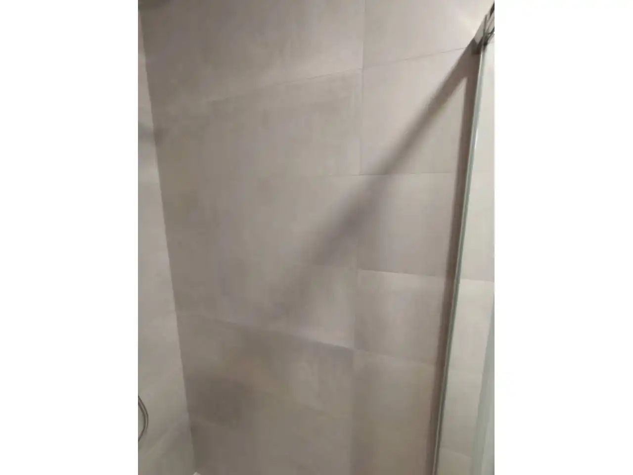 Bathroom of Flat for rent in Santiago de Compostela   with Parquet flooring, Terrace and Alarm