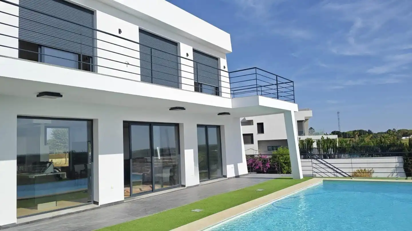 Vista exterior de Casa o xalet en venda en Puerto Real amb Aire condicionat, Jardí privat i Terrassa
