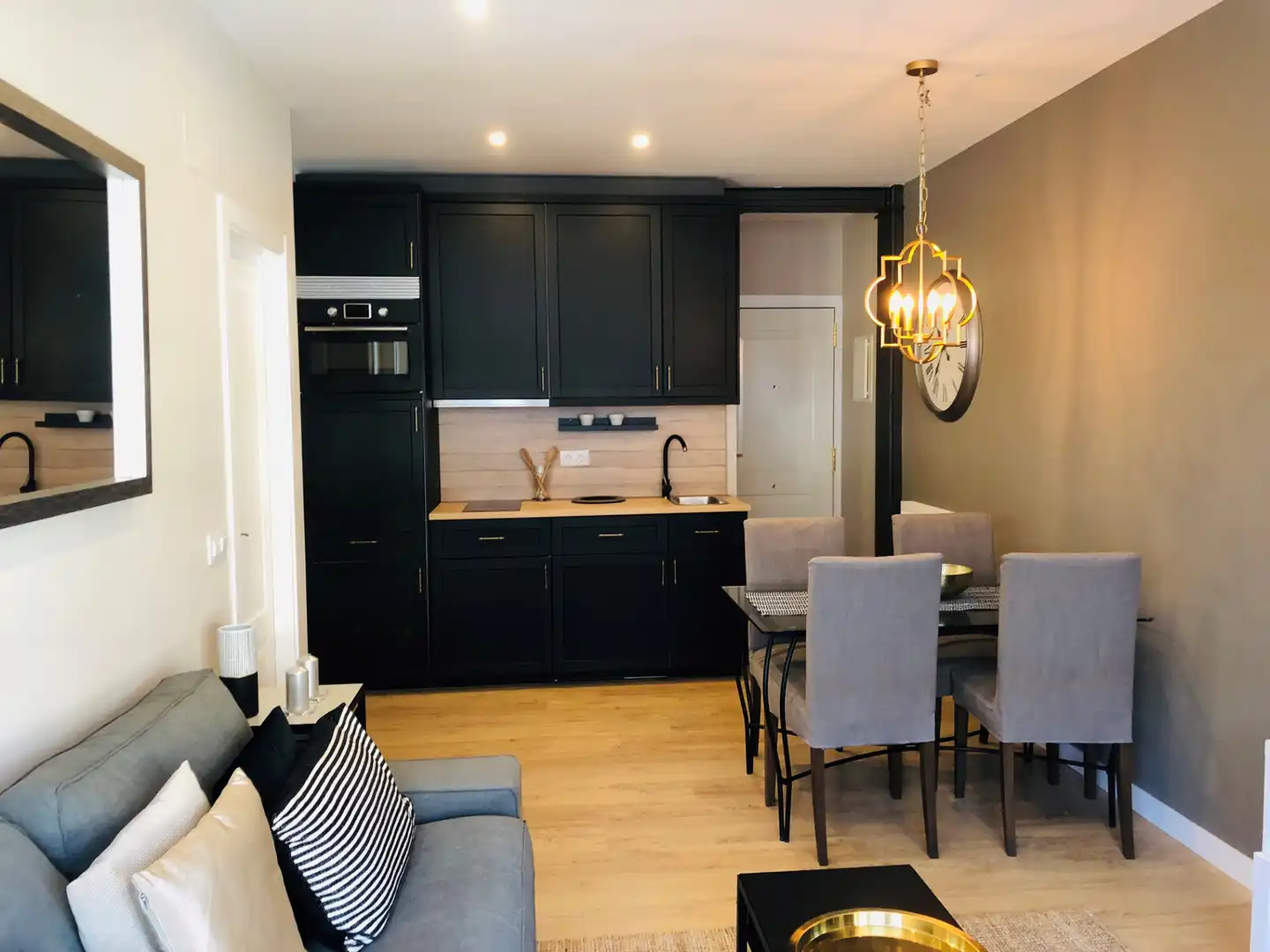Cuina de Apartament de lloguer en Madrid amb Aire condicionat, Calefacció i Moblat