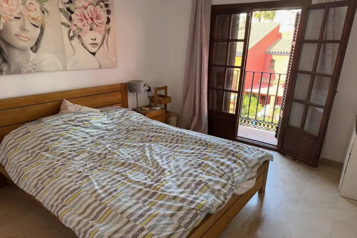 Habitación de Casa adosada en venta en Estepona con Aire acondicionado, Calefacción y Jardín privado