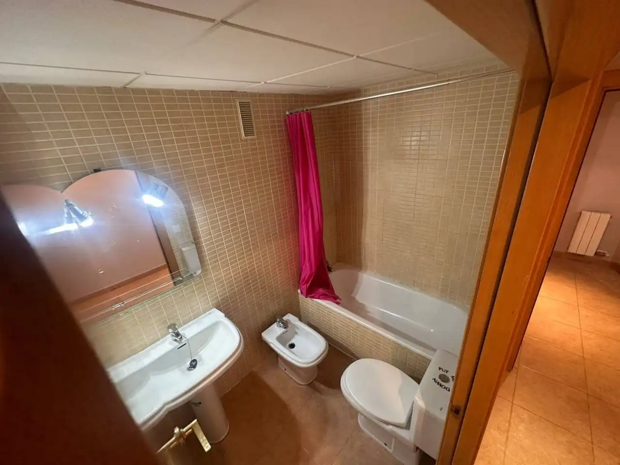 Badezimmer von Wohnung zum Verkauf in Vila-seca mit Klimaanlage, Heizung und Balkon