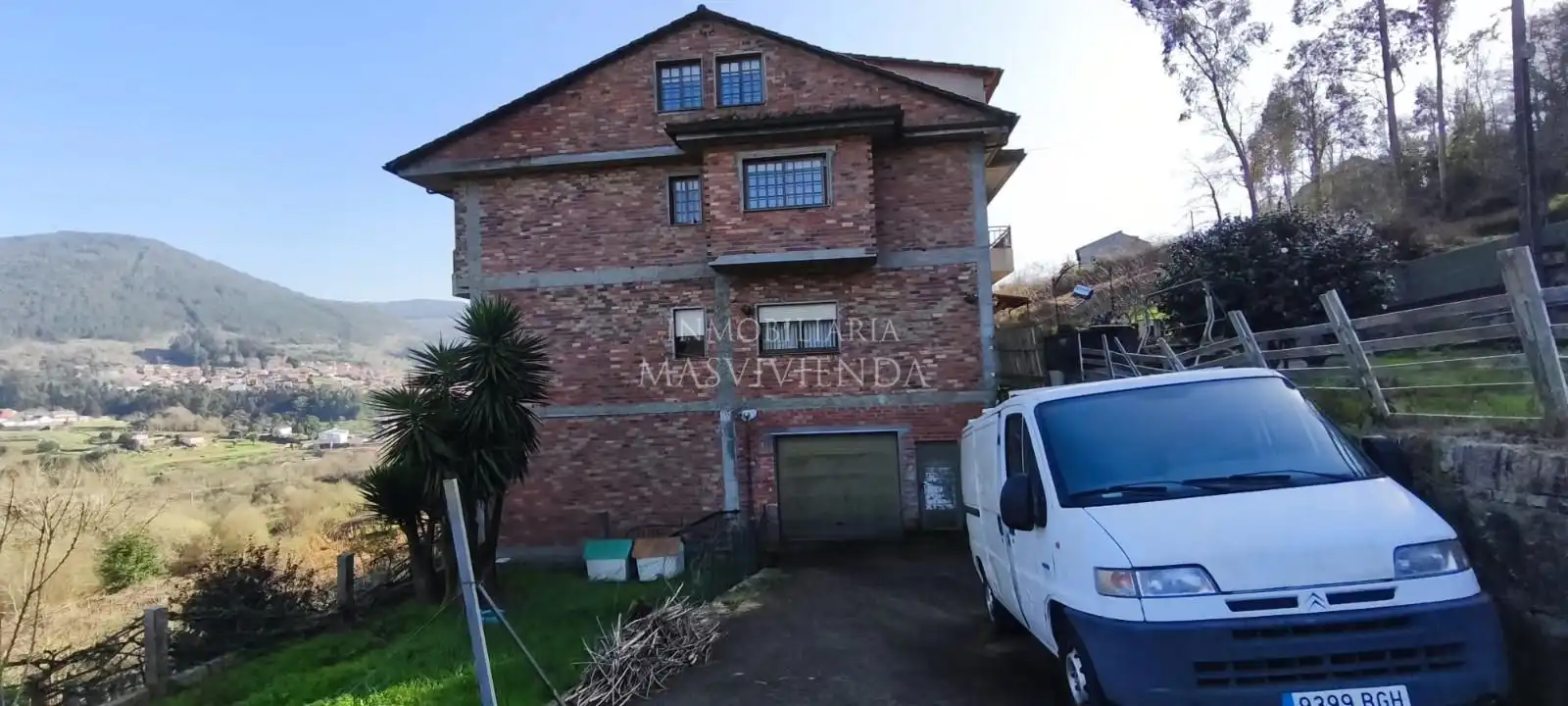 Detached homes for sale in Arrufana (Da)-Louredo, Mos