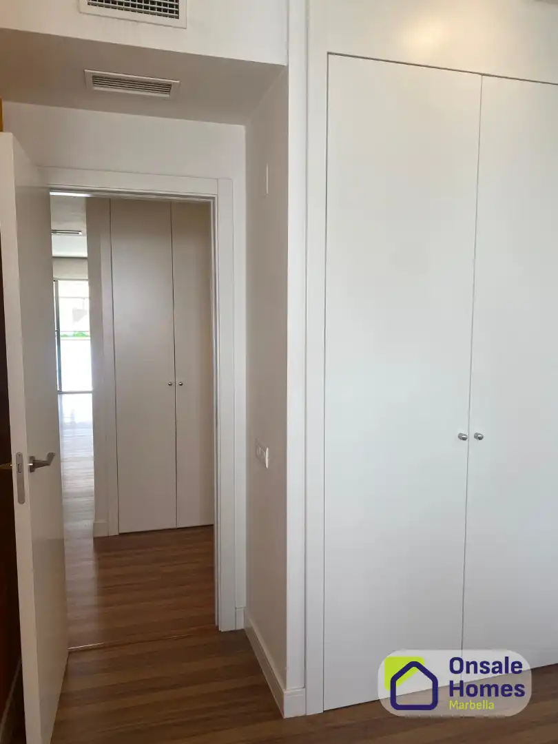 Wohnung zum Verkauf in Marbella mit Klimaanlage, Terrasse und Abstellraum