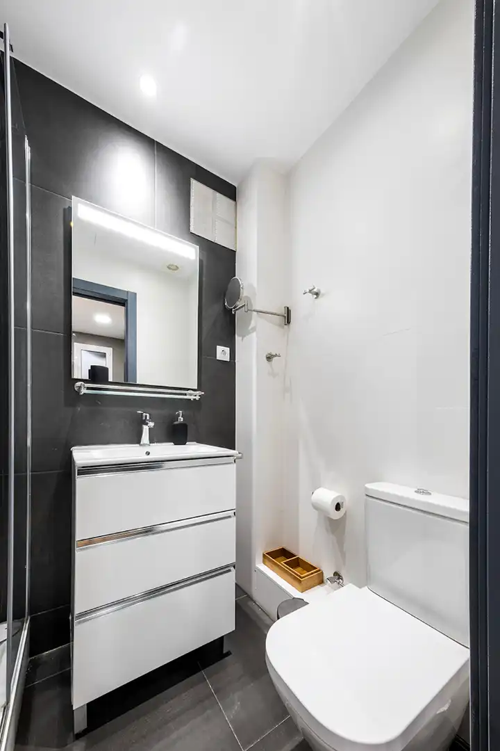 Baño de Piso de alquiler en Barcelona con Aire acondicionado, Calefacción y Parquet