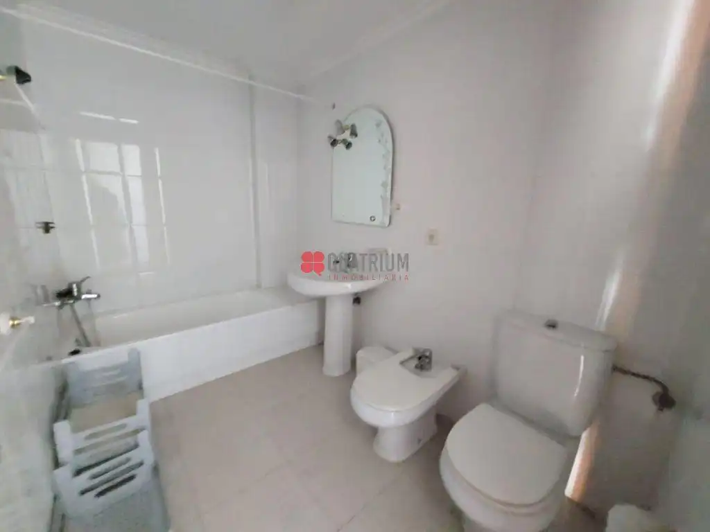 Baño de Piso en venta en Santiago de Compostela  con Calefacción y Trastero