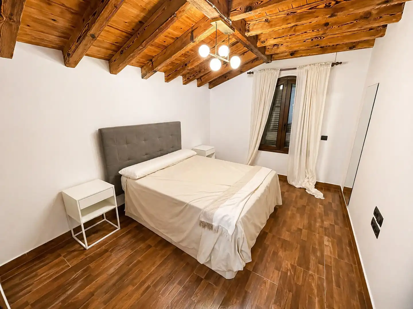 Dormitori de Casa o xalet en venda en Arcos de la Frontera amb Aire condicionat, Jardí privat i Terrassa