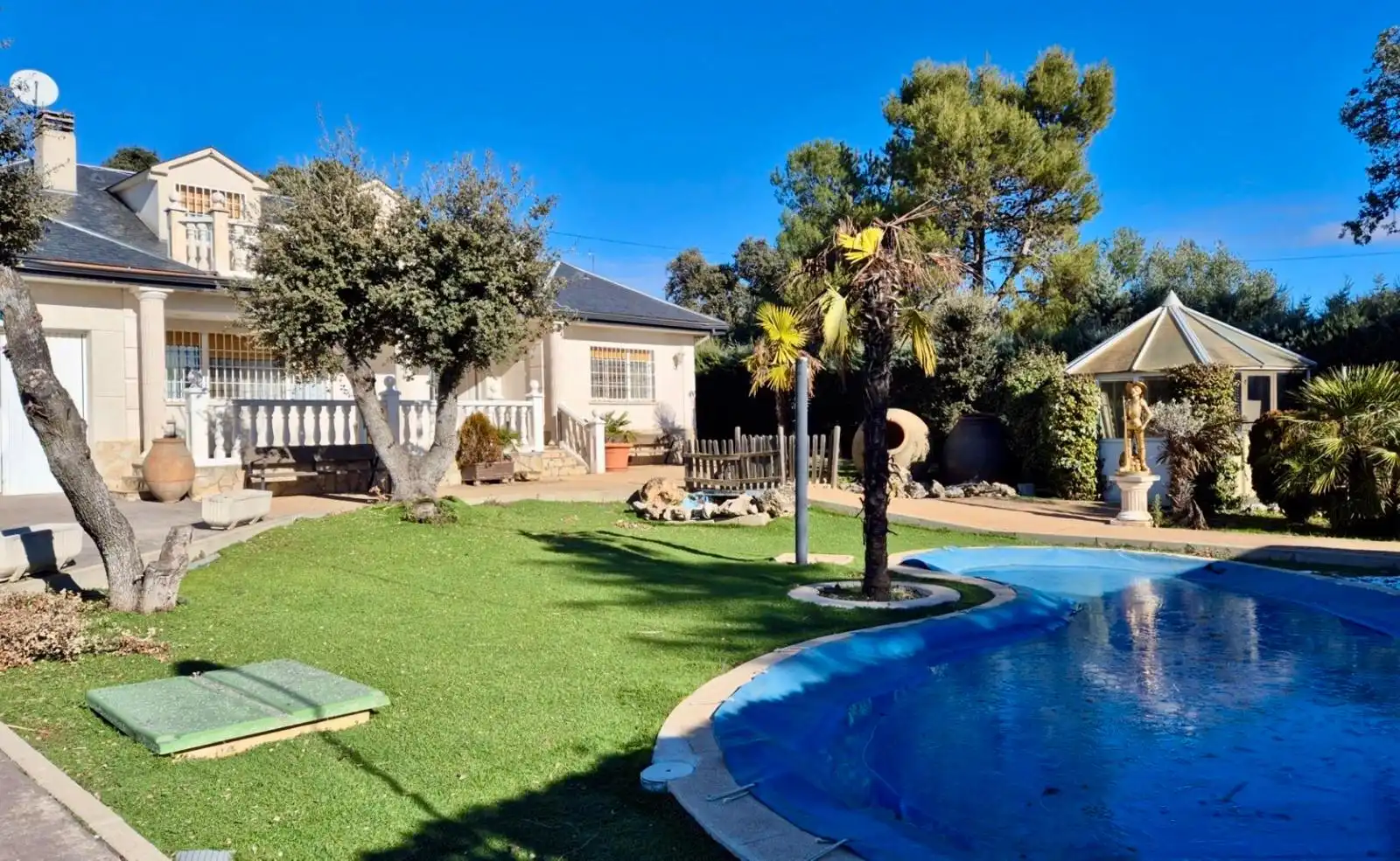 Piscina de Casa o chalet en venta en Nuevo Baztán con Calefacción, Jardín privado y Terraza