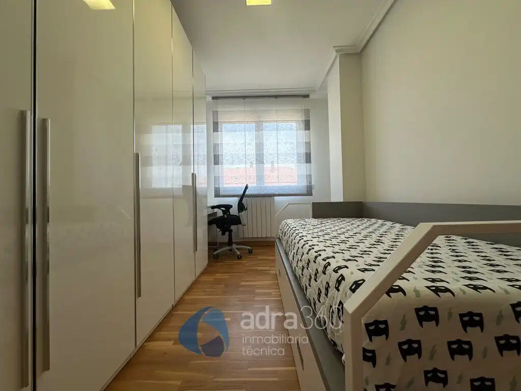 Flat for rent in Estambrera, Cascajos - Piqueras
