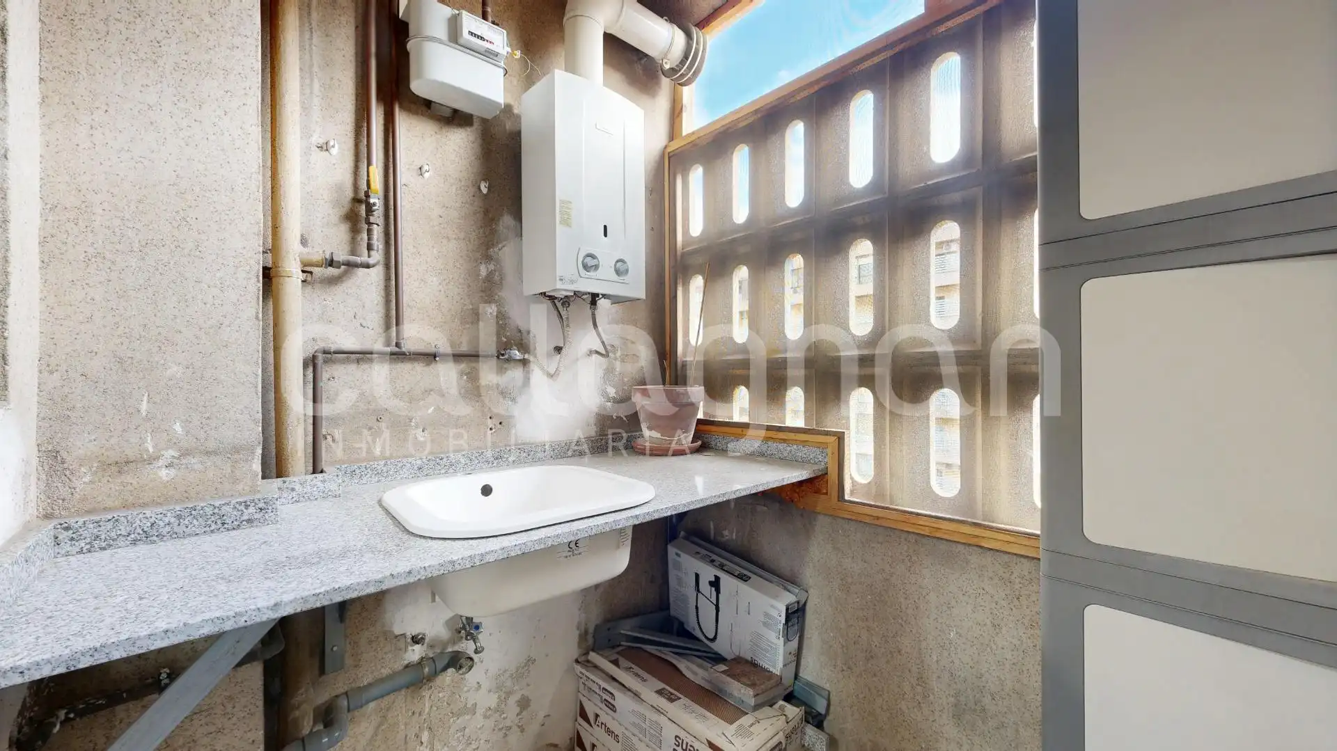 Baño de Piso en venta en Valencia con Terraza y Balcón