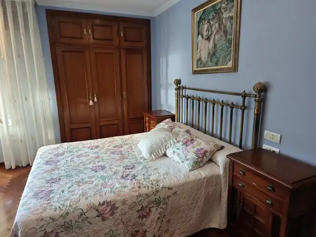 Schlafzimmer von Wohnung zur Miete in Ames mit Heizung, Möbliert und Ofen