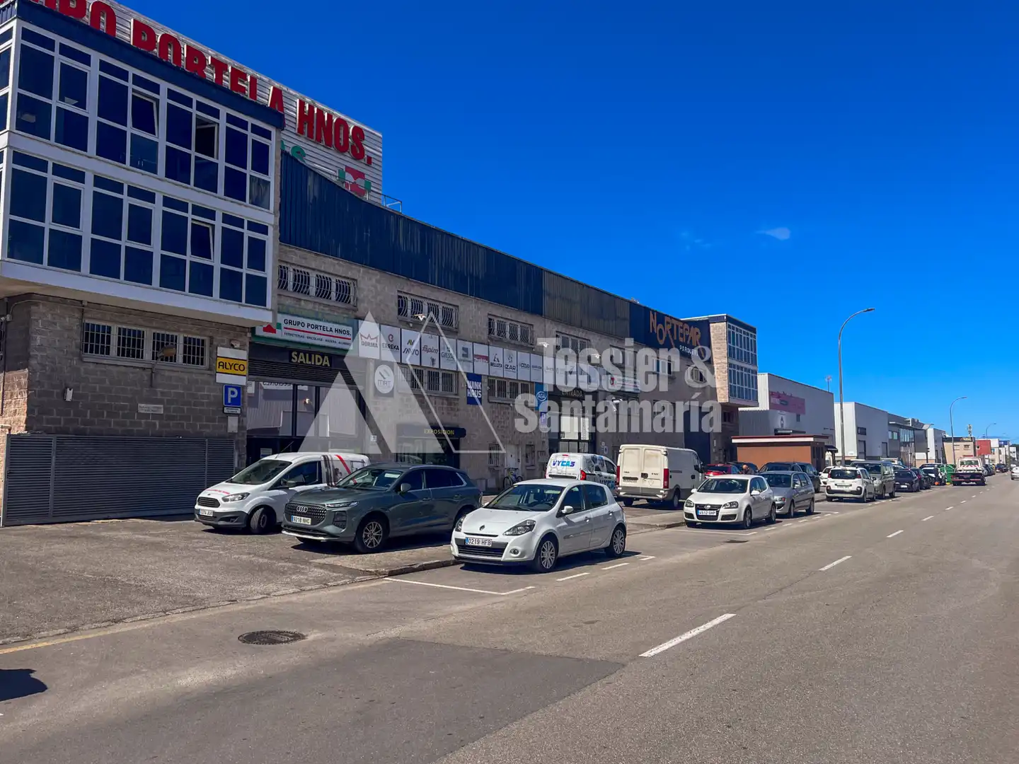 Außenansicht von Fabrikhallen zur Miete in Gijón 