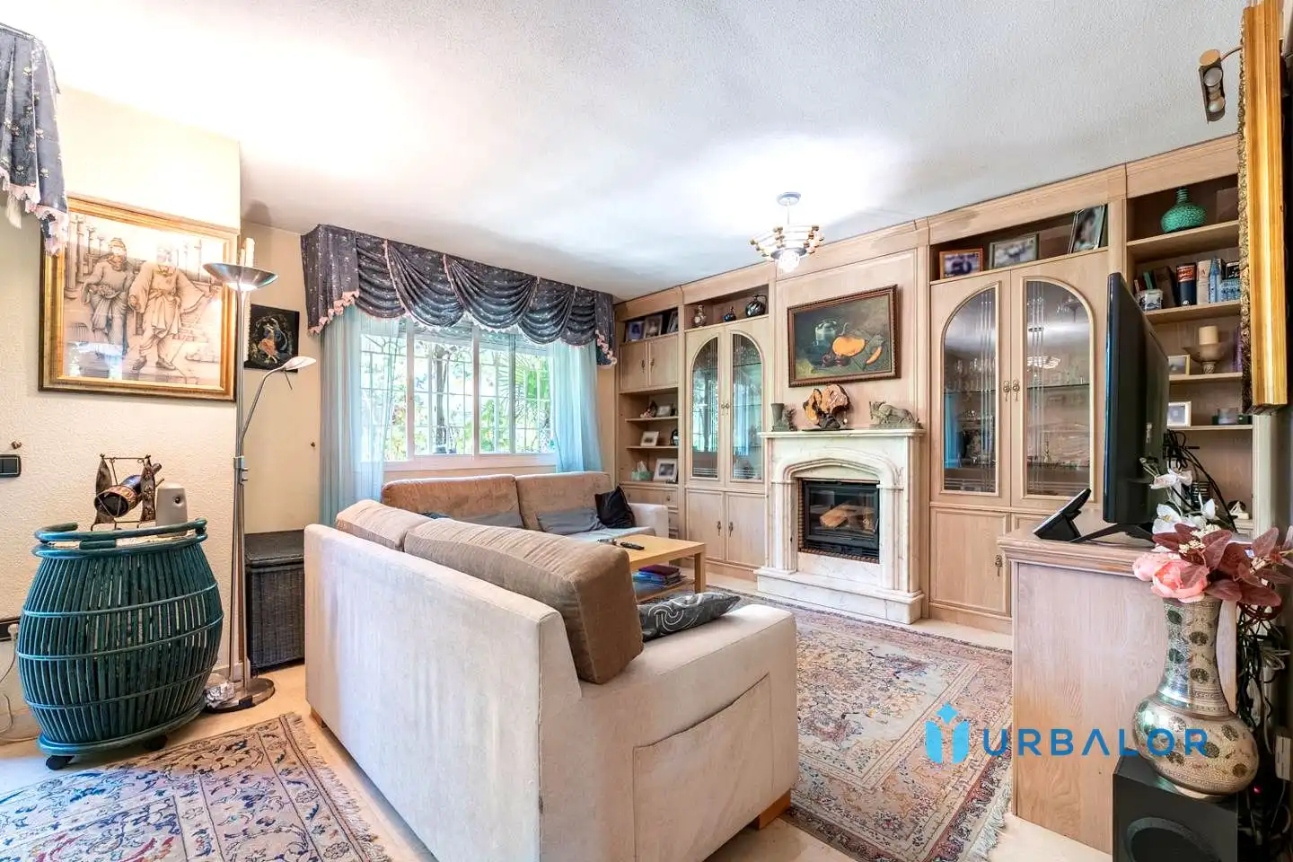Sala de estar de Casa adosada en venta en Alcorcón con Calefacción, Jardín privado y Parquet