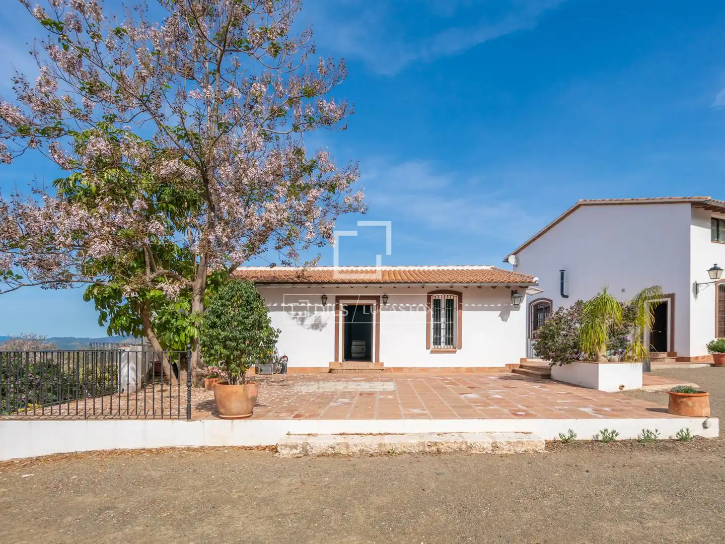 Vista exterior de Finca rústica en venda en Málaga amb Jardí privat, Terrassa i Traster