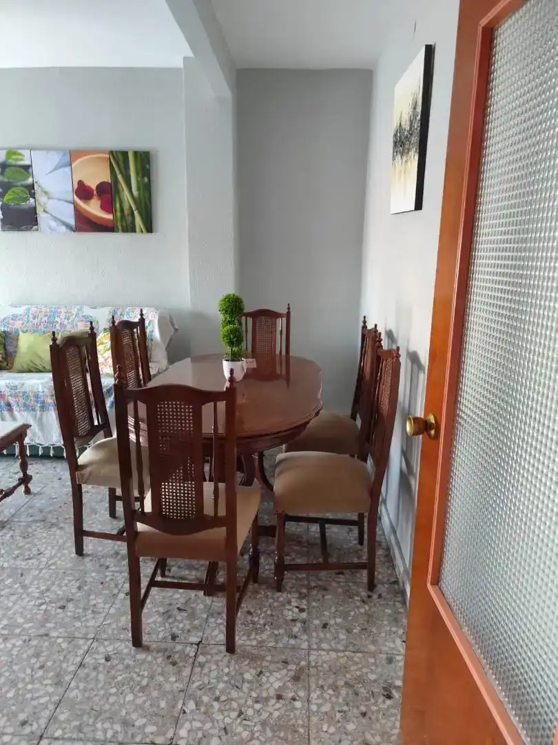Esszimmer von Wohnung zur Miete in Almodóvar del Campo mit Klimaanlage, Ofen und Waschmaschine